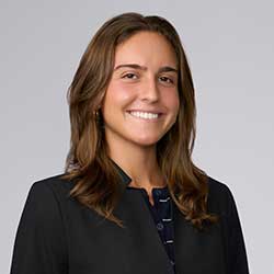 Maria Peloggia Pinto Headshot